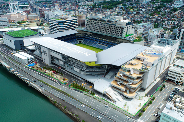 結合體育場、巨蛋、飯店、商場、辦公大樓的「NAGASAKI STADIUM CITY」