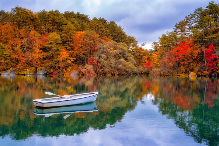 03▲「五色沼」紅葉倒映的美景，交織出一幅動人的秋日圖畫。　圖：Shutterstock／來源