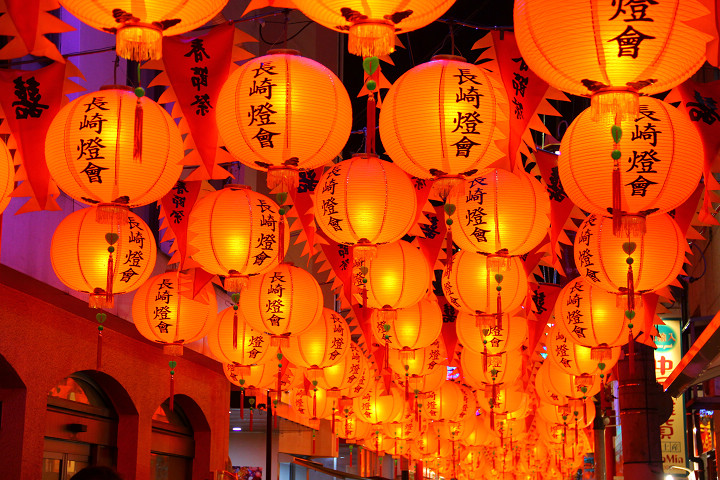 01 長崎新地中華街在燈會期間會掛滿燈籠，非常壯觀 。    圖片提供：長崎縣觀光連盟