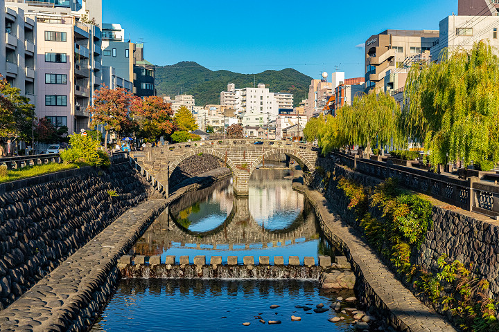眼鏡橋為長崎市代表性的景點，在不同祭典期間都有特別裝飾。　圖：長崎縣觀光連盟／提供