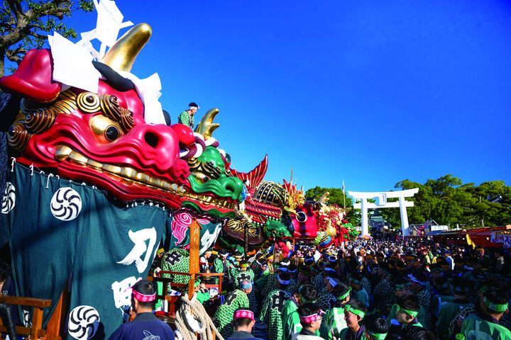 ▲11月2至4日舉辦的「唐津宮日節」巨型豪華花車遶街，場面震撼。　圖：佐賀縣觀光聯盟／提供