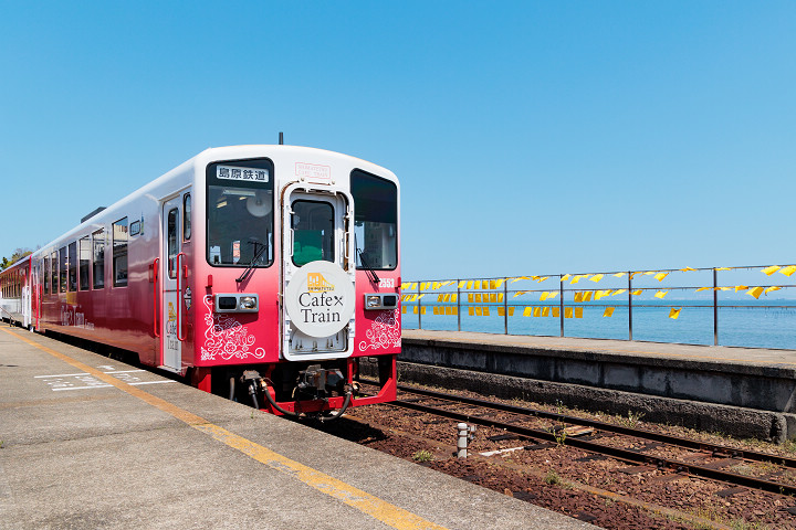 搭乘周末運行的島鐵Cafe Train，來一趟悠閒的島原之旅