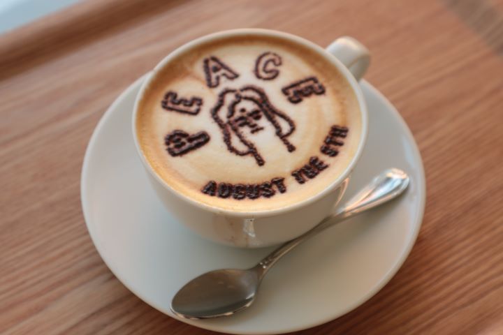 「Peace Cafe ATTIC」原創拉花「祈念像拿鐵」頗受歡迎。　圖：長崎縣觀光聯盟／提供