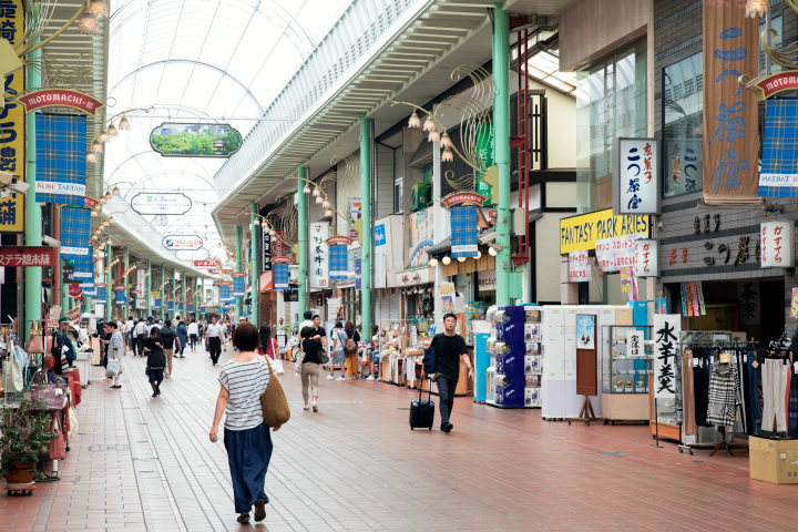  ▲元町商店街有雨遮，即使是下雨天也能輕鬆逛街。　圖：KOBE TOURISM BUREAU／提供