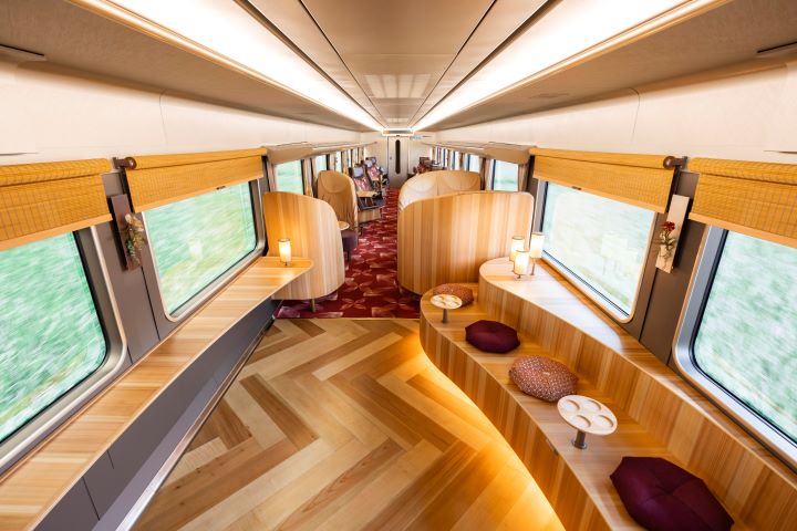 2號車廂沙龍區推出「廣島神樂」主題特展。　圖：JR西日本台灣推廣事務所／提供